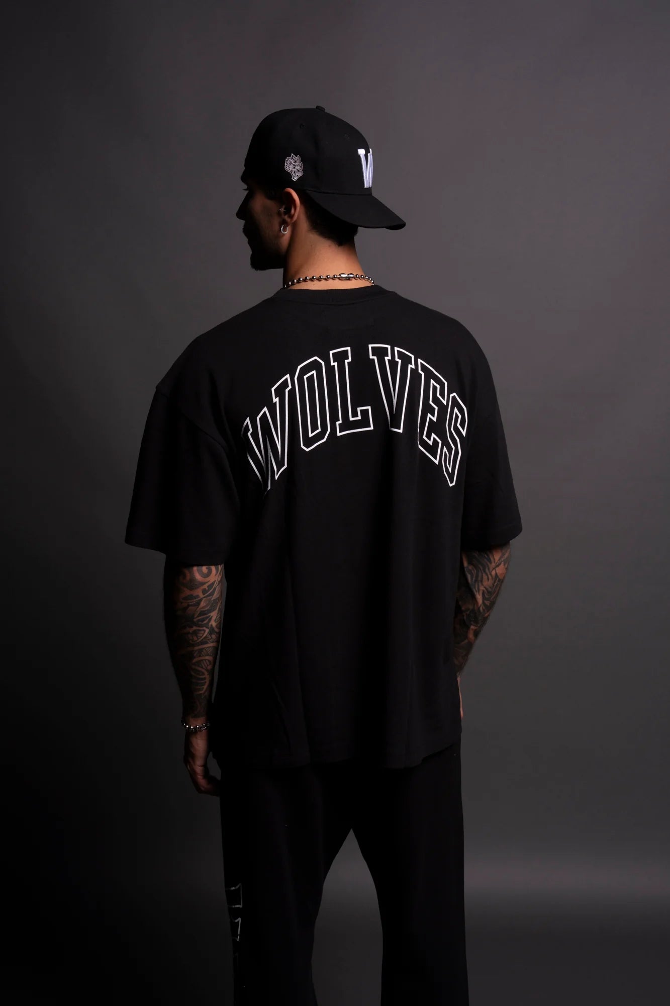 Camiseta extragrande "Premium" de Wolf Loyalty en negro